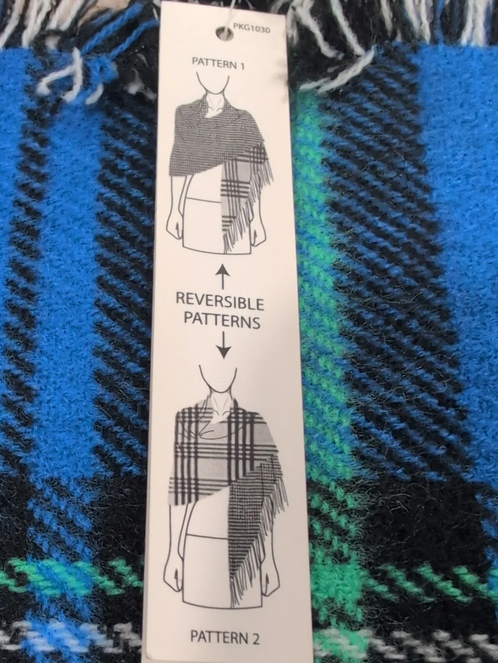 NWT Tahari Reversible Blue Plaid Scarf Wrap  76